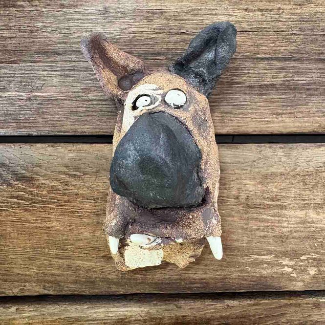 Hovedbilde Liten hund Fido, skulptur vegg, keramikk (T-142)