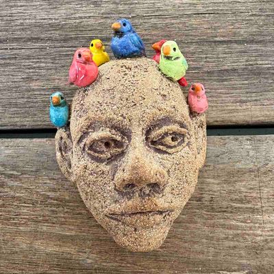 Fugle-hode, skulptur vegg, keramikk ca 10x7.5 cm
