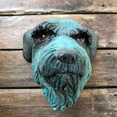 Hund, skulptur vegg 18x19 cm