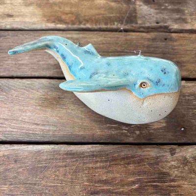 Hval, hengende tak-skulptur 19 cm (spettet)
