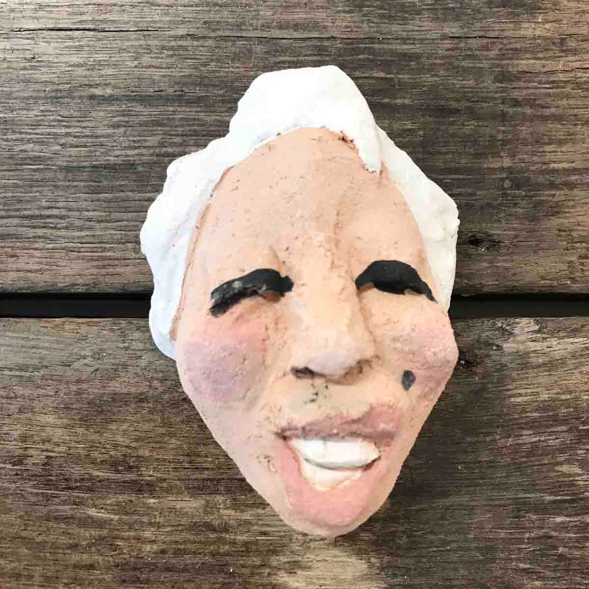 Fjasefjes, skulptur vegg, keramikk ca 9-11 cm (273)