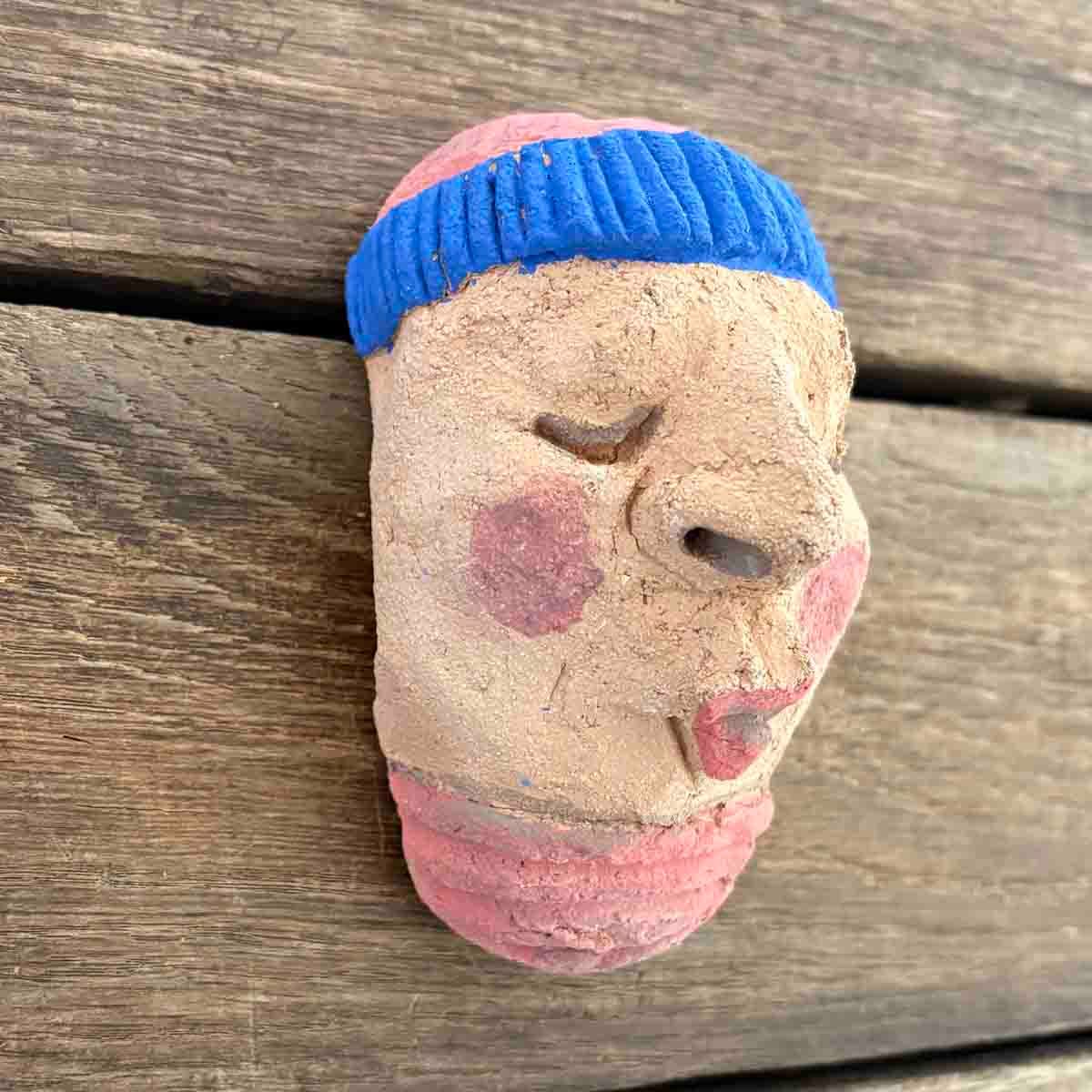 Fjasefjes, skulptur vegg, keramikk ca 9-13 cm (310)