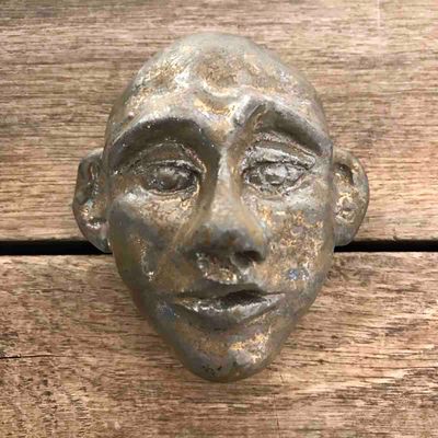 Hode mini, skulptur vegg, keramikk ca 9x8 cm