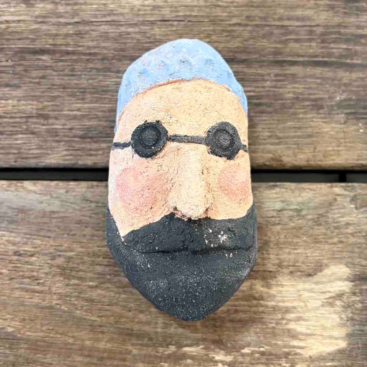 Fjasefjes, skulptur vegg, keramikk ca 9-13 cm (422)